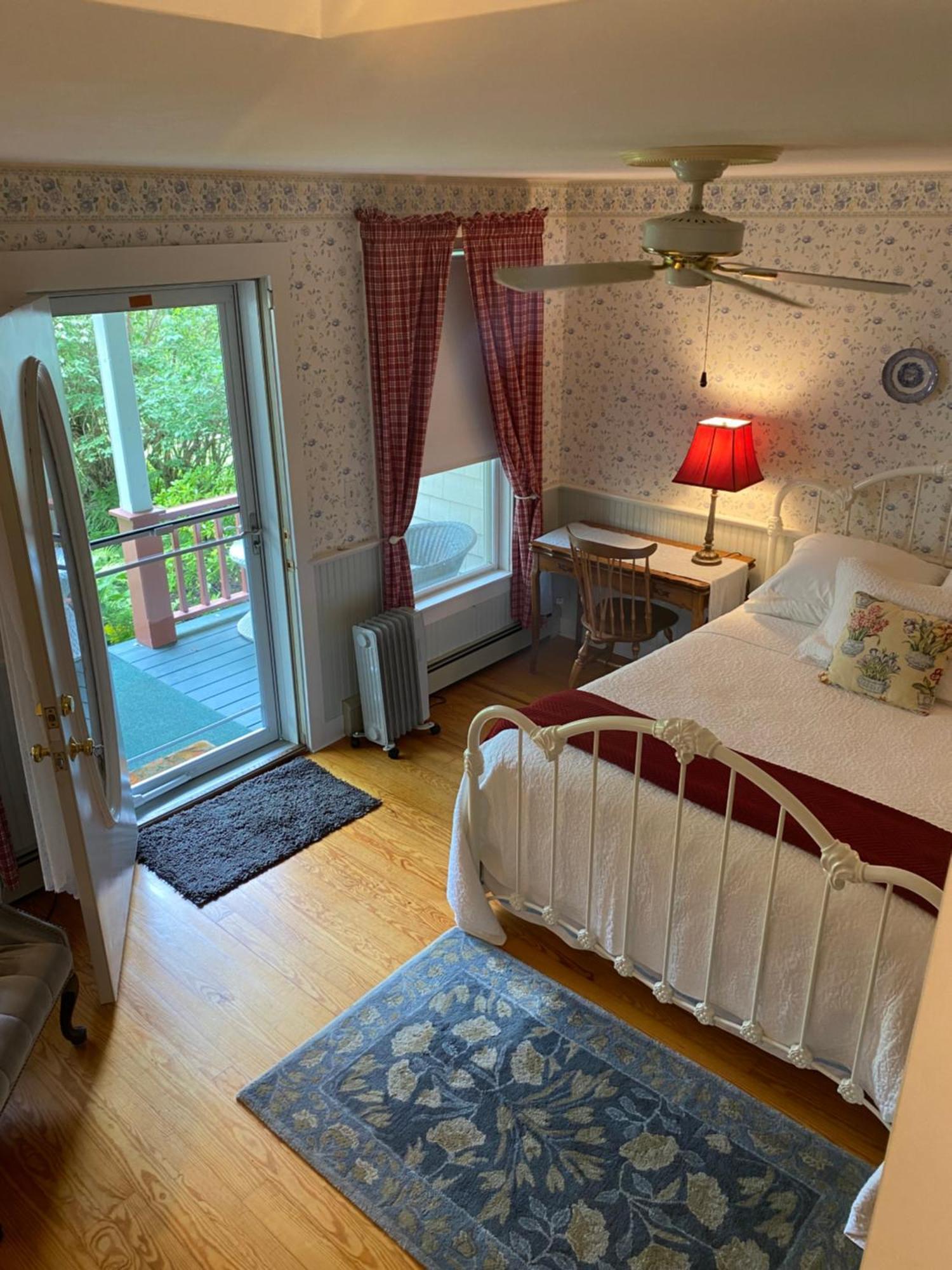 Victorian By The Sea Bed & Breakfast Lincolnville Bagian luar foto